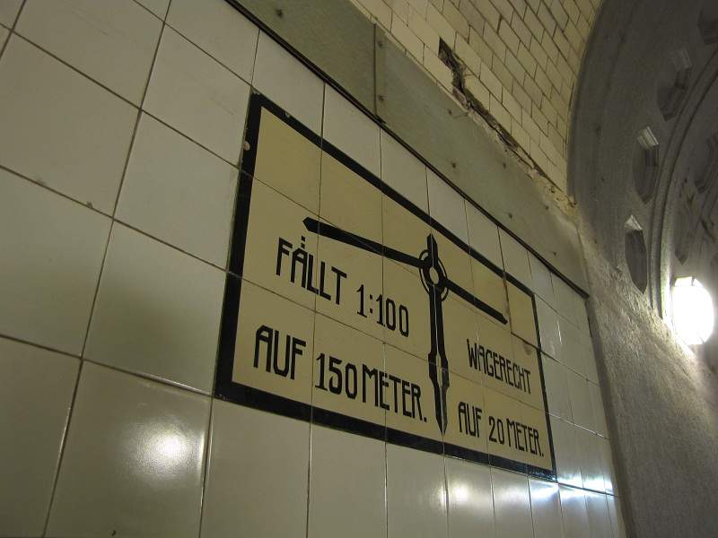 Alter Elbtunnel - Inschrift