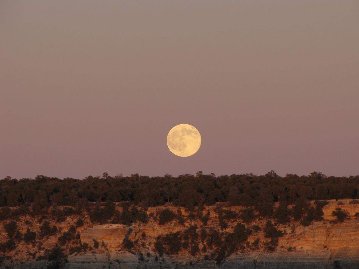 Grand CanyMoon