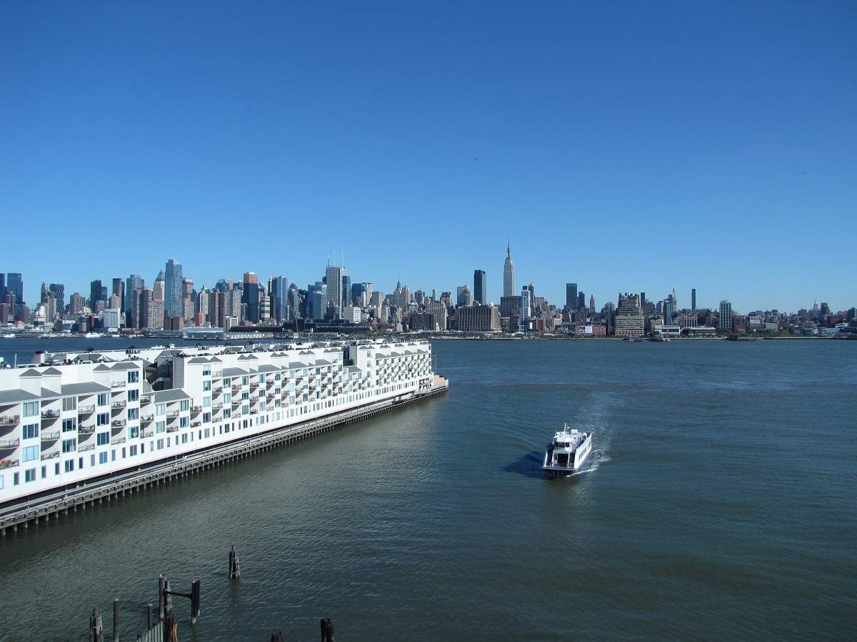 Ein erster Blick auf die Skyline vom Hotelzimmer aus