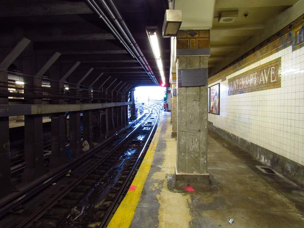 Hunters Point Avenue Station