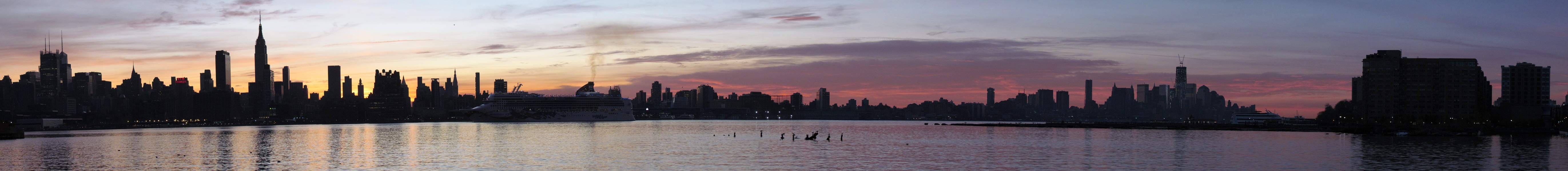 New York City - Manhattan - Skyline Sunrise Panorama